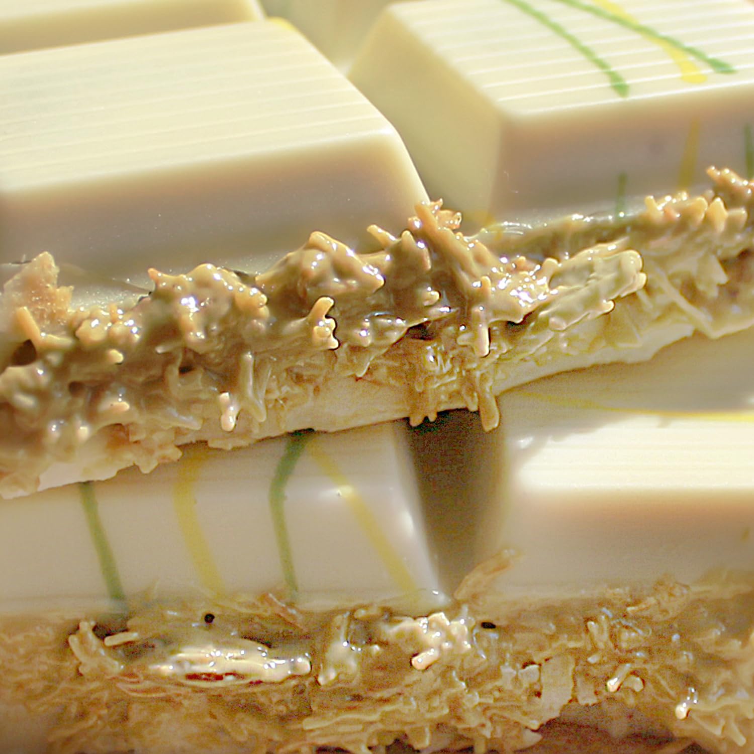 Dubai Pistachio Kunafa Chocolate Bar – Ceres Gourmet (200g)